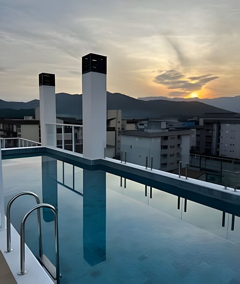 Apto Novo - Sauna, Hidro aquecida e piscina!