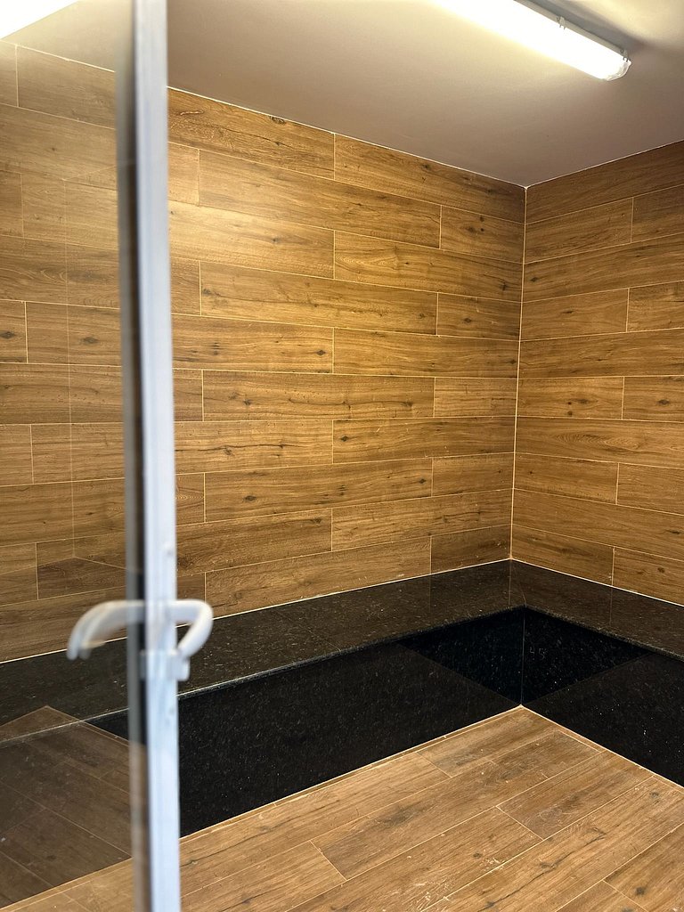 Apto Alto Padrão C/ 2 Suítes, Climatizado e WiFi